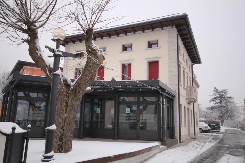 La Locanda Alla Stazione ปอนเต เนลลัลปี ภายนอก รูปภาพ
